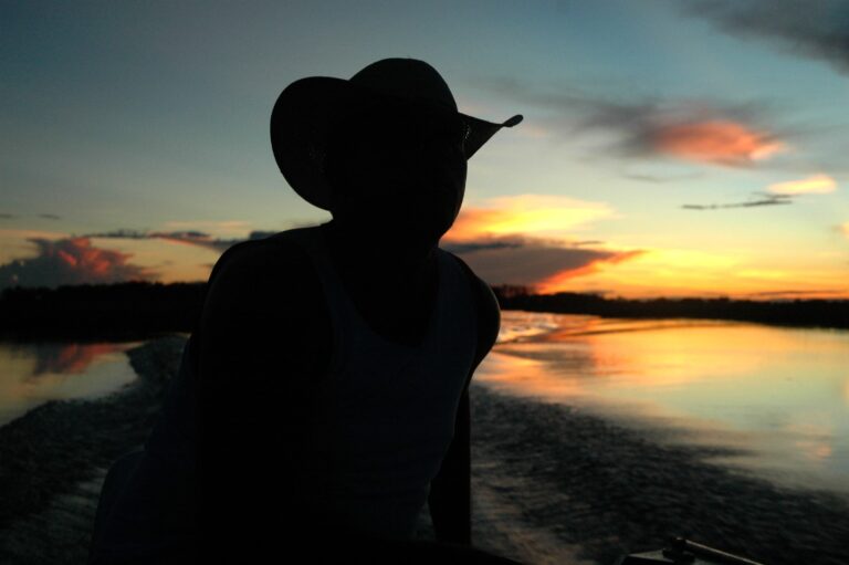 Assunto Detalhe do Por do Sol e Pantaneiro no Pantanal.Local Ponocé, MT. Foto Palê Zuppani