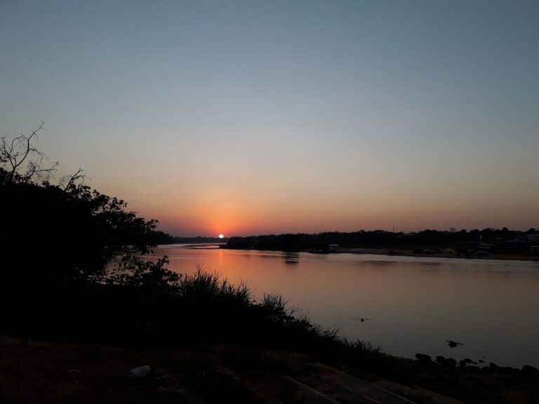 Amanhecer no Rio Araguaia Imagem Matheus