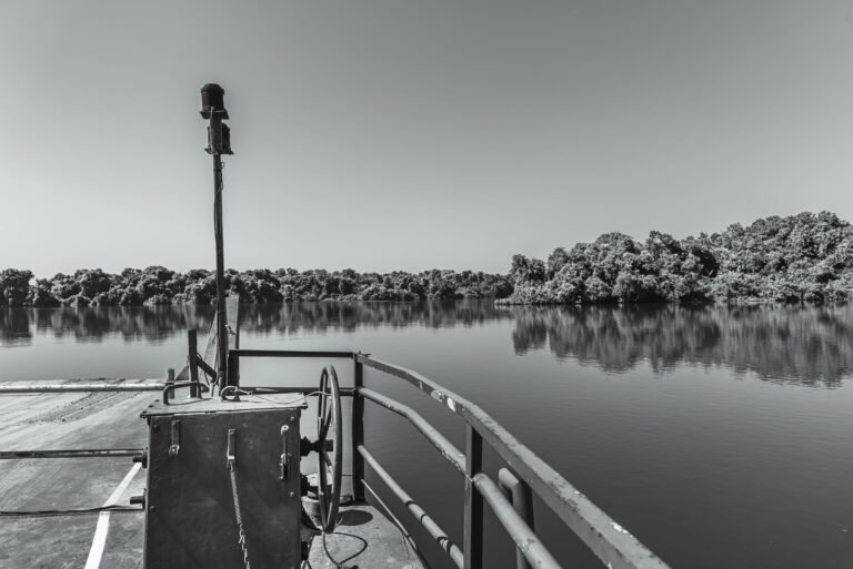 Balsa sobre o Rio Juruena, Cotriguaçu - MT. Foto Jefersonrodrigo