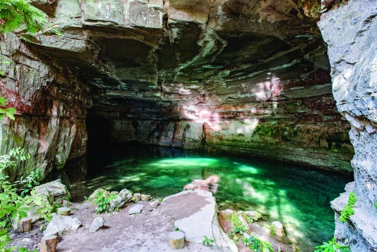 Gruta Lagoa Azul, Complexo de Cavernas Aroe Jeri - Chapada dos Guimarães MT - Foto: complexodecavernasaroejari.com.br