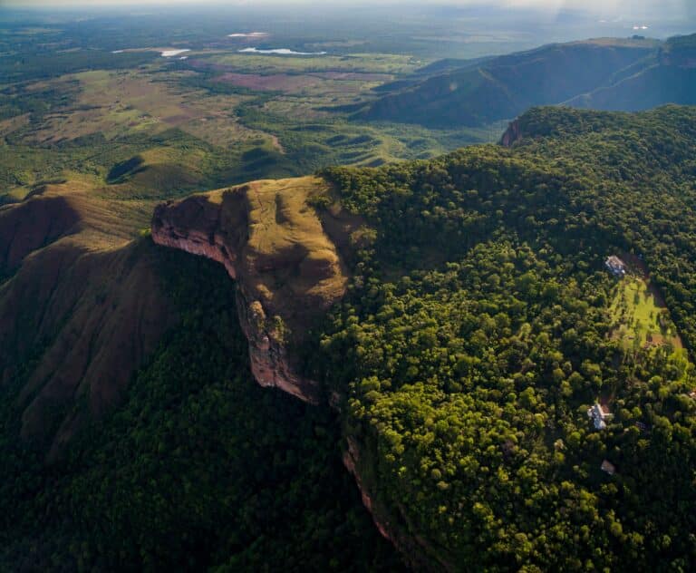 Paredões na Chapada dos Guimarães Foto Ademir