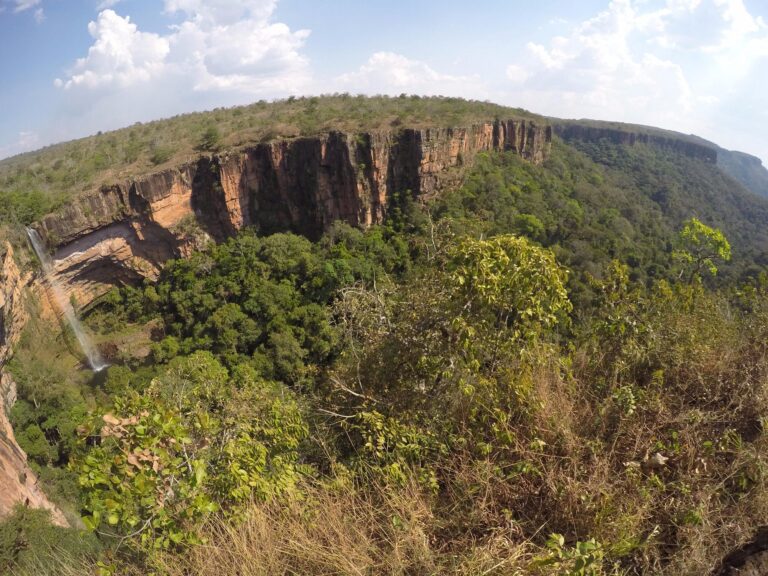 Paredão Cachoeira Véu de Noiva - Chapada dos Guimarães MT