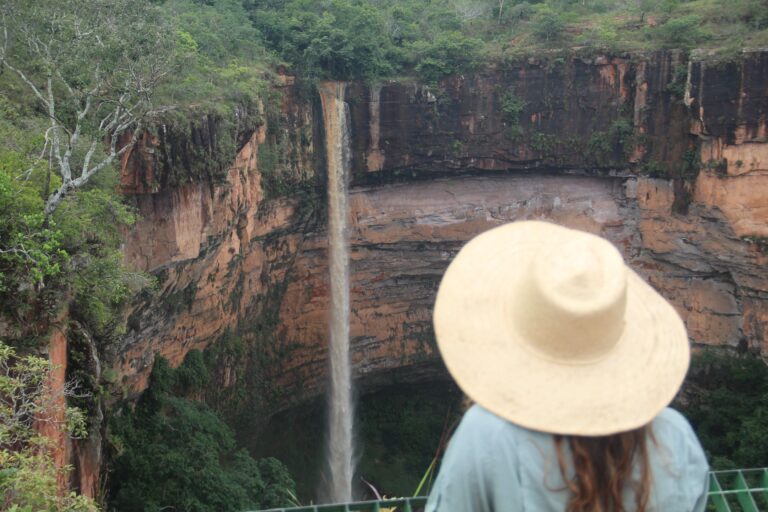 cachoeira véu de noiva chapada dos guimarães, mato grosso Foto Carina Furlanetto