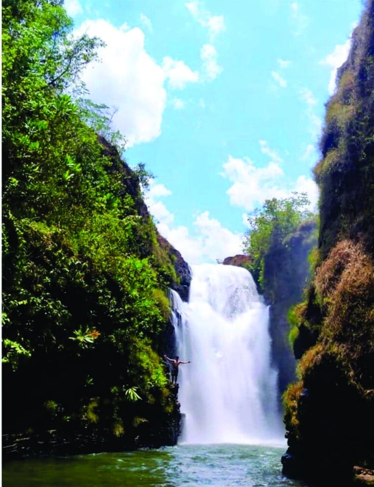 cachoeira-da-fumaça-jaciara-mt-cerrado-Best-waterfalls-in-Brazil