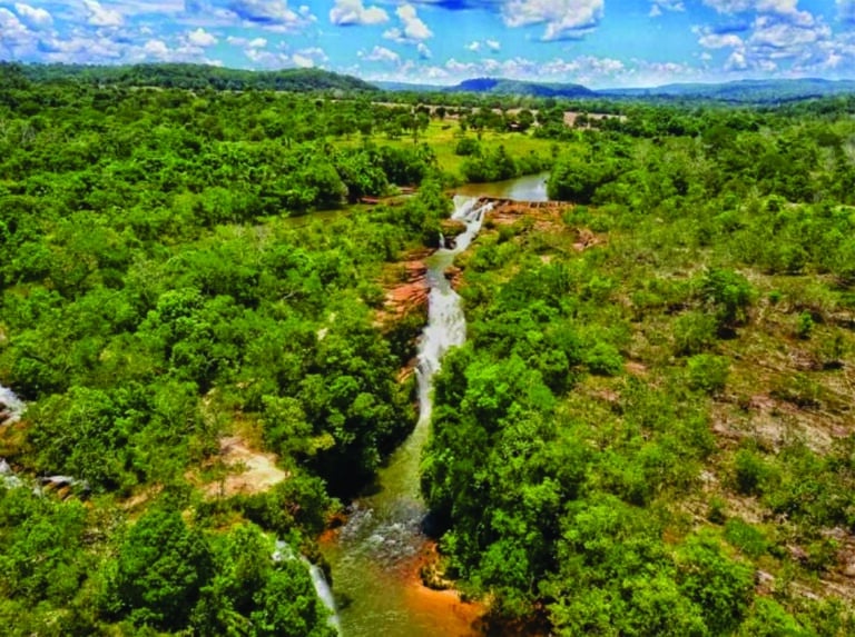 cachoeira-da-fumaça-jaciara-mt-cerrado-brasil-aventura