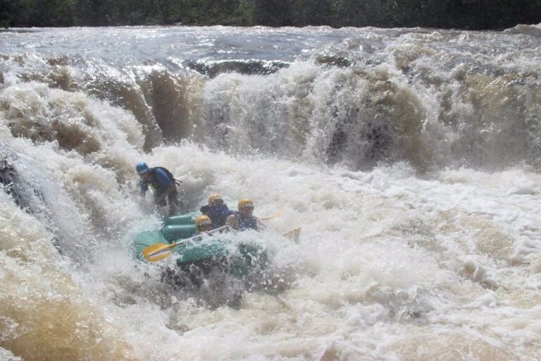 cachoeira-da-fumaça-jaciara-mt-rafting-cerrado-brasil